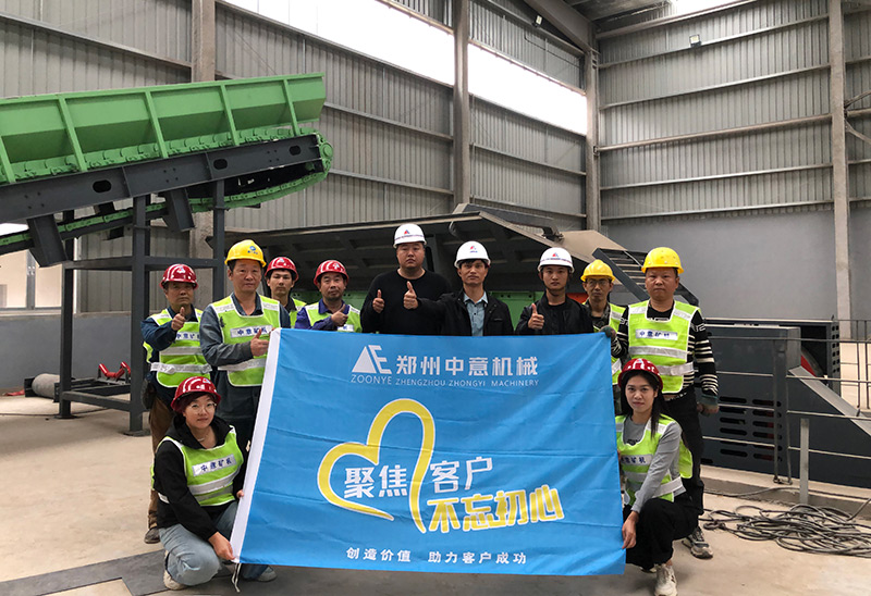 鄭州中意售后團(tuán)隊與客戶合影留念